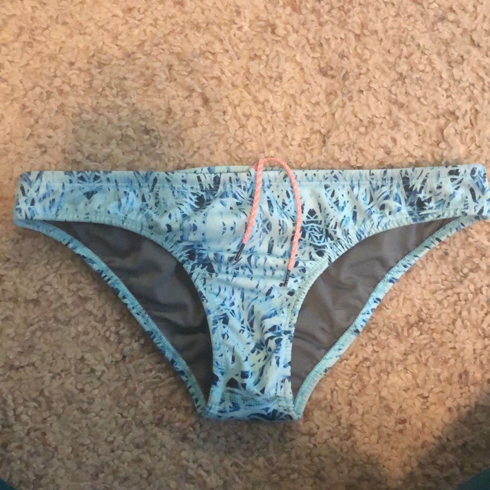 Jolyn bottoms